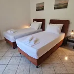 Nicole House Apartment *