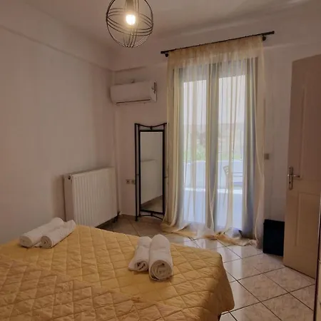 Nicole House איה אפימיה