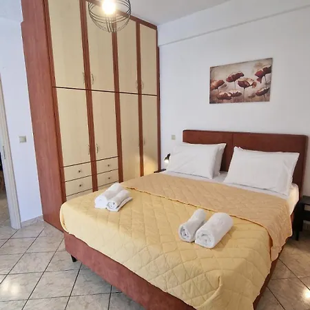 Nicole House * איה אפימיה