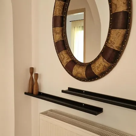 Nicole House * איה אפימיה